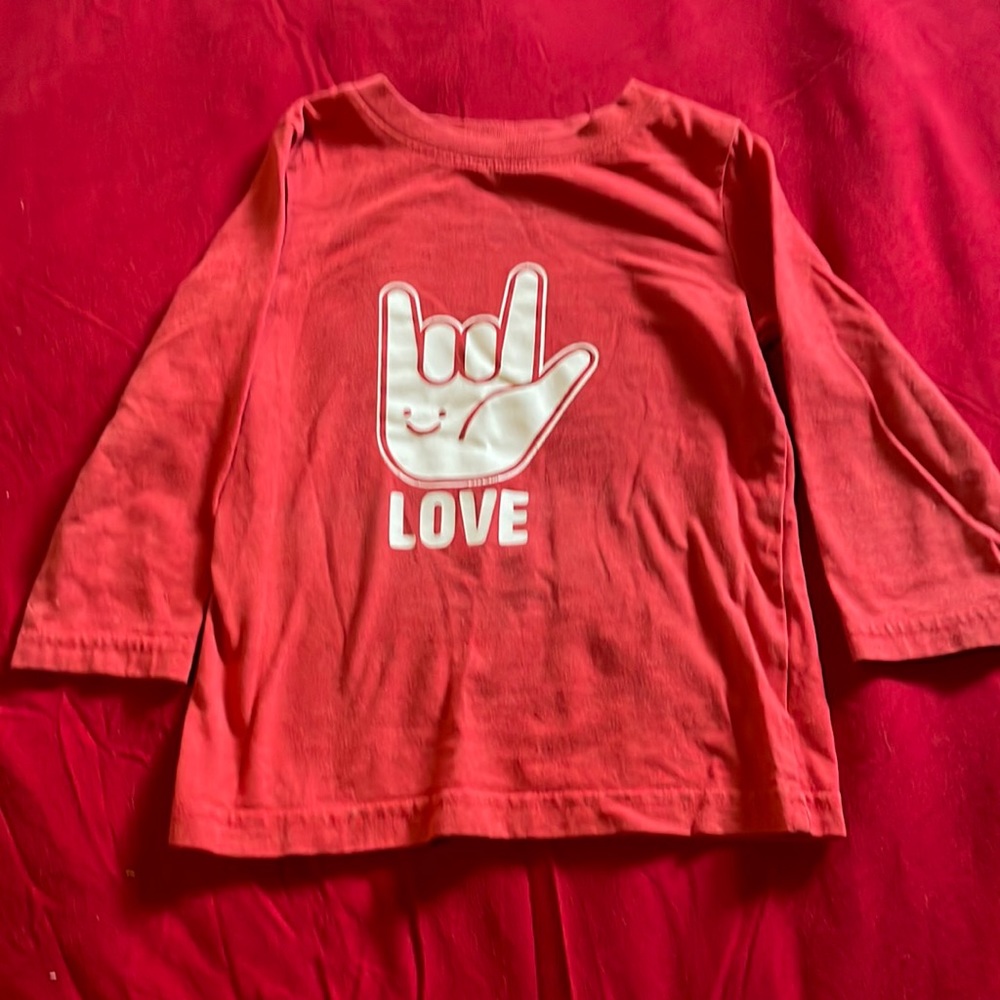 love Shirt 3 for $6 bundle and offer 😉